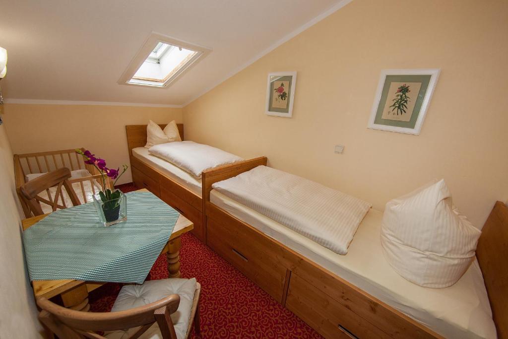 Gaestehaus Laerchenhang Mittenwald Kamer foto