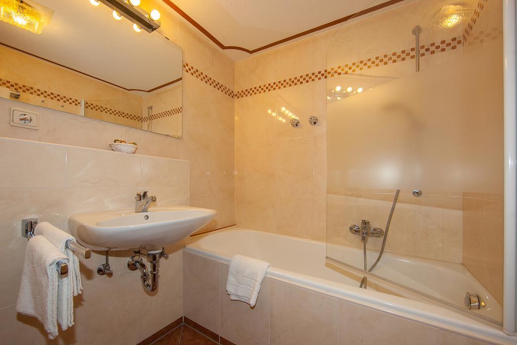 Gaestehaus Laerchenhang Mittenwald Buitenkant foto