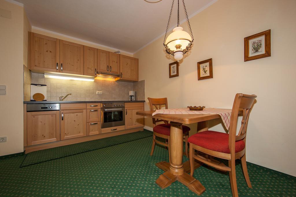 Gaestehaus Laerchenhang Mittenwald Buitenkant foto