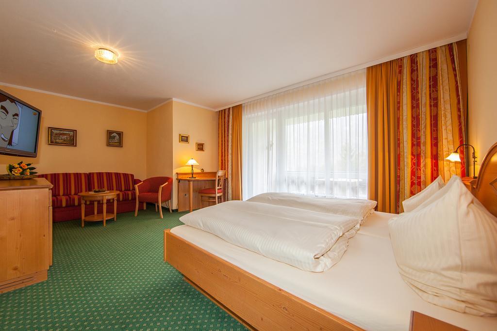 Gaestehaus Laerchenhang Mittenwald Buitenkant foto