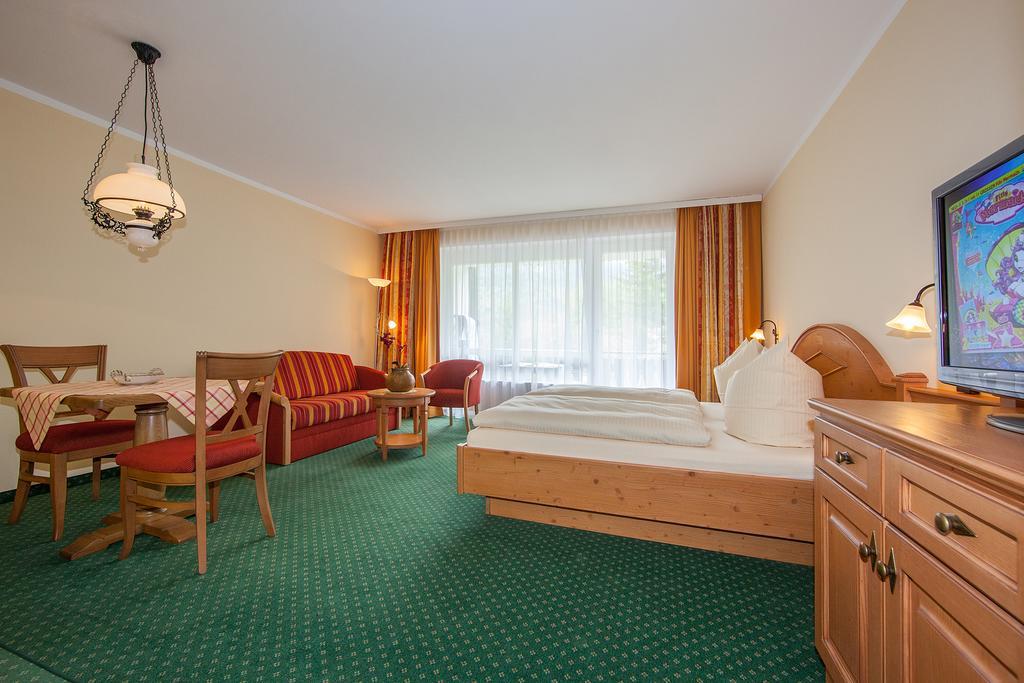 Gaestehaus Laerchenhang Mittenwald Buitenkant foto