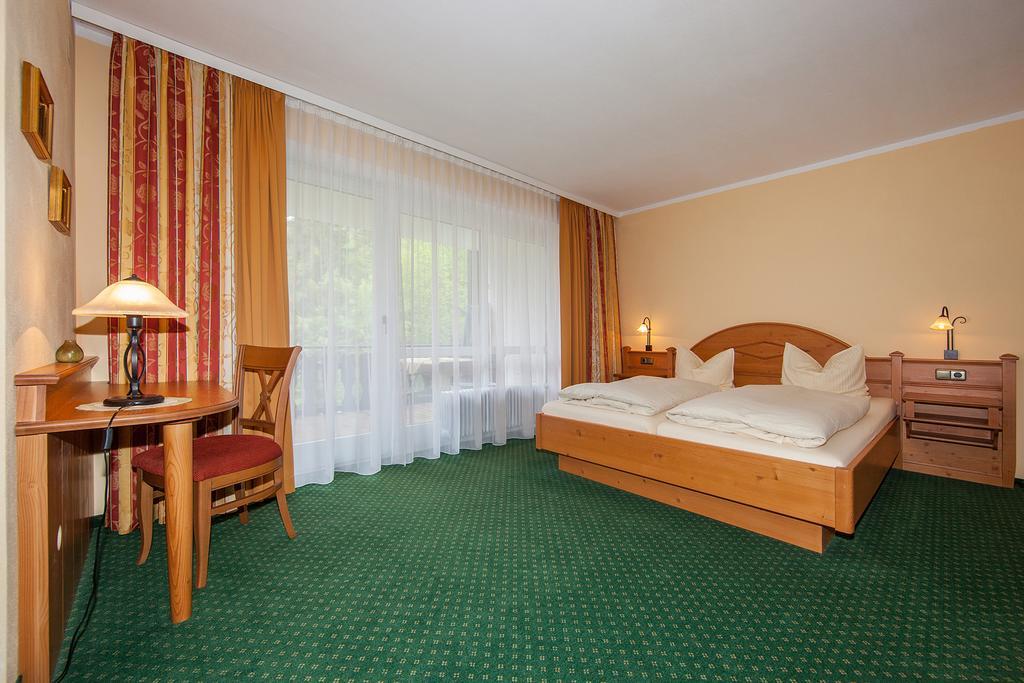 Gaestehaus Laerchenhang Mittenwald Buitenkant foto